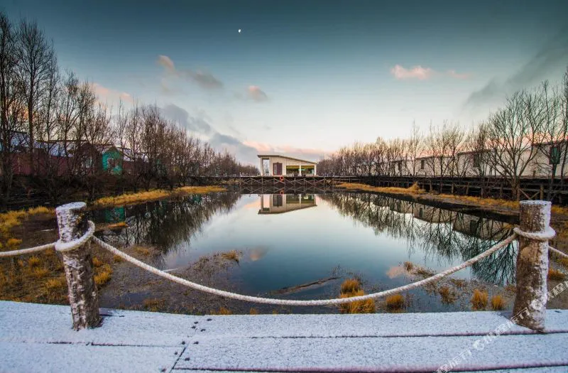 玉龙逸景营地湖畔别墅度假村